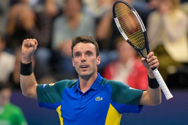 Bautista derrota a Wawrinka y accede a semifinales en Basilea