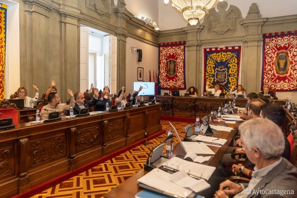 El equipo de Gobierno tira por tierra la petición de una comisión de investigación para Lhicarsa y otra para el Jefe de bomberos