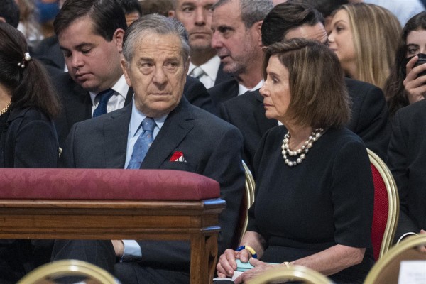 Atacan a Paul Pelosi, marido de la presidenta de la Cámara Baja de EEUU, Nancy Pelosi