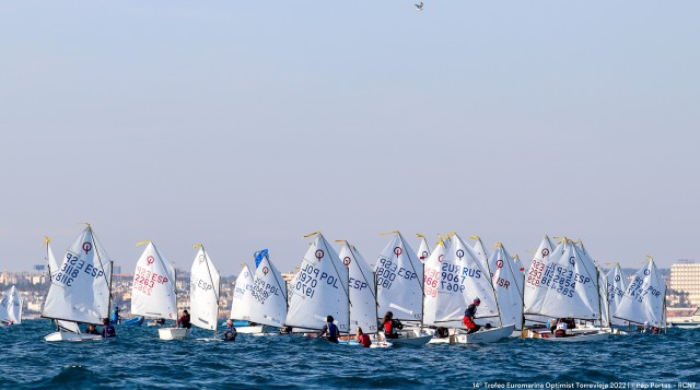 La Euromarina Optimist Torrevieja ya llega a los 400 regatistas
