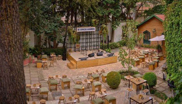 Jardín Cervezas Alhambra llega por primera vez a Murcia para disfrutar de un tardeo cervecero sin prisa

