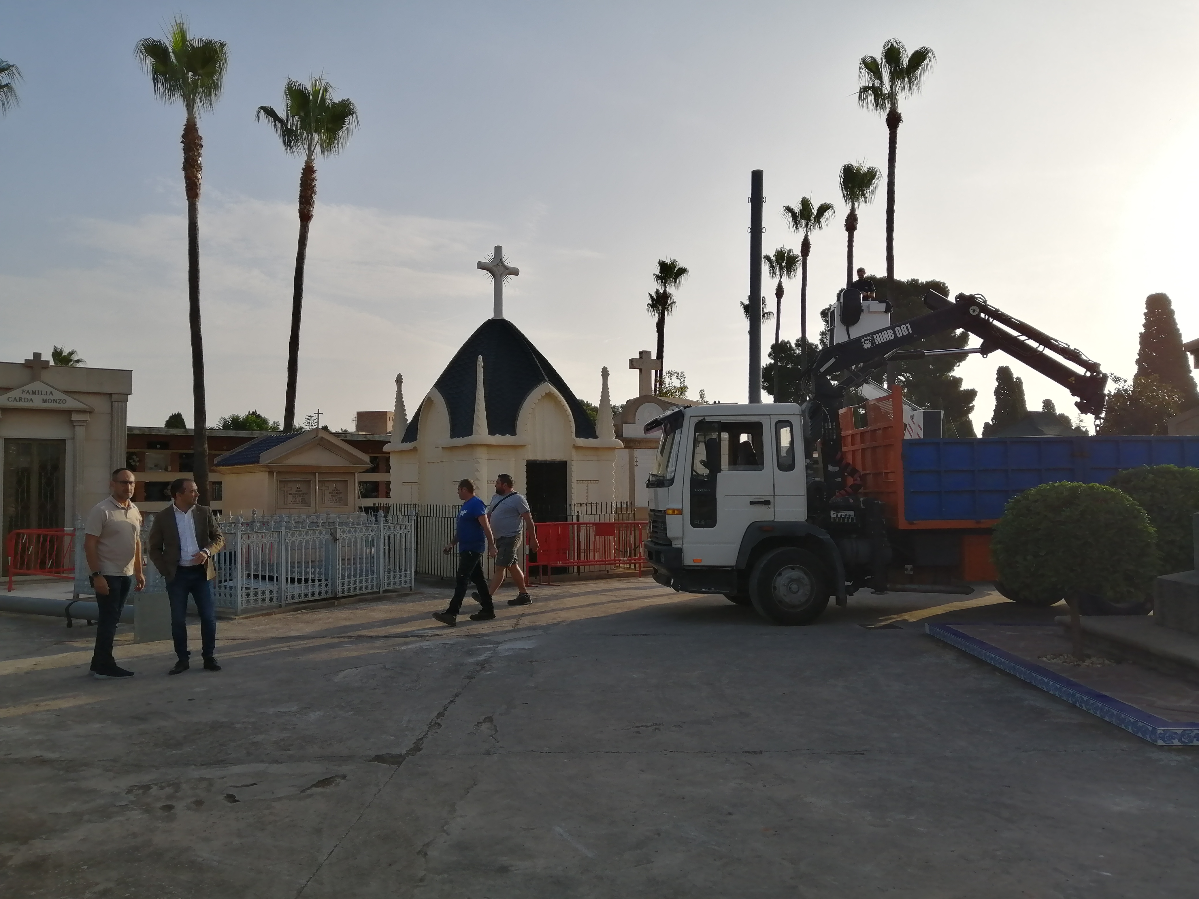 Vila-real instala toldos en el cementerio por el día de Todos los Santos para garantizar espacios de sombra