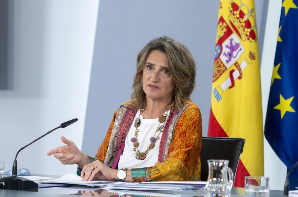 Ribera critica la falta de transparencia en el sector energético y pide una política de 