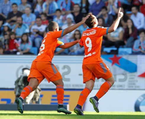 Paco Alcácer y Parejo lideran la goleada en Balaídos