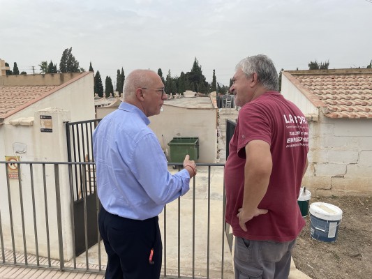 San Vicente rehabilita el pabellón de acceso al cementerio realzando su identidad histórica
