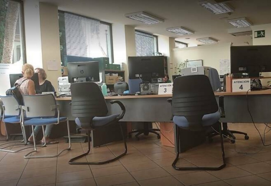 Unas 20 personas trabajan en la Oficina de Recaudación de la calle Gobernador. - 