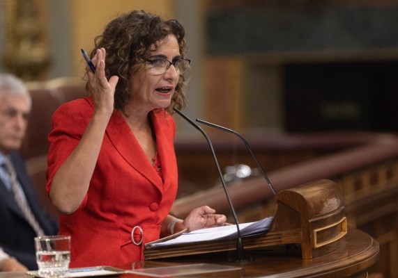 Montero anuncia que aprobará una orden para ampliar la revisión de precios en la obra pública a más materiales