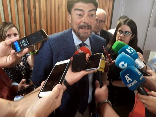 Barcala ratifica su compromiso por avanzar en el sistema de ascensos de funcionarios en 2023 