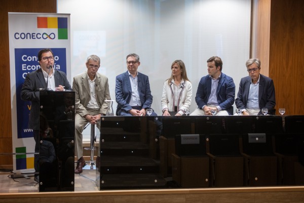 Retos de la descarbonización en la industria: un cambio necesario, una tecnología cara y una legislación compleja 