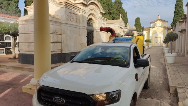 Burriana emplea un tratamiento novedoso contra el mosquito tigre en el Cementerio Municipal

