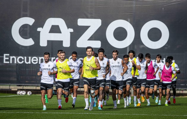 Ilaix y Cömert, bajas en una sesión con 13 futbolistas de la Academia
