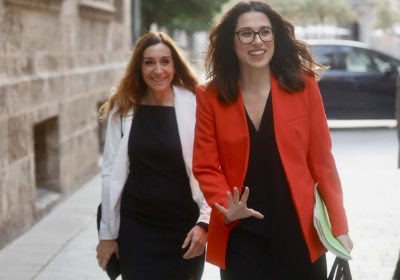 Isaura Navarro promete el cargo de consellera por 
