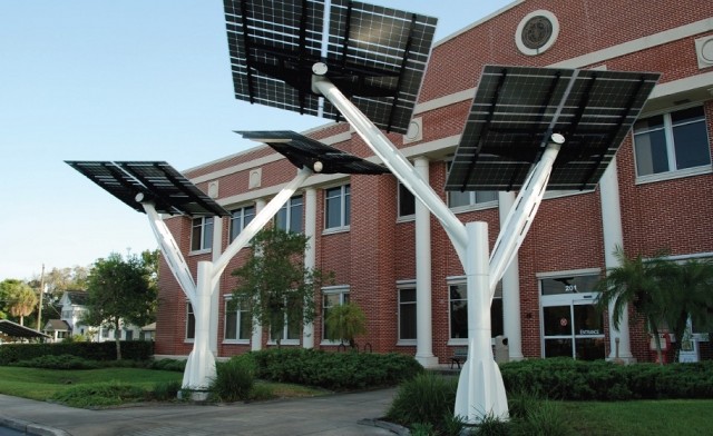 Árboles solares para recargar bicicletas, scooters, monopatines eléctricos y dispositivos móviles
