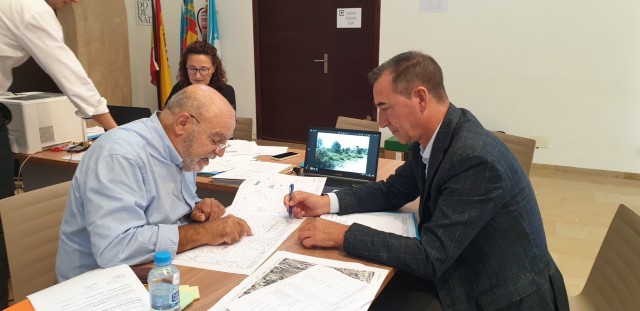 Firmadas las actas de ocupación de los terrenos afectados por el proyecto de Vía Parc en Riba-roja
