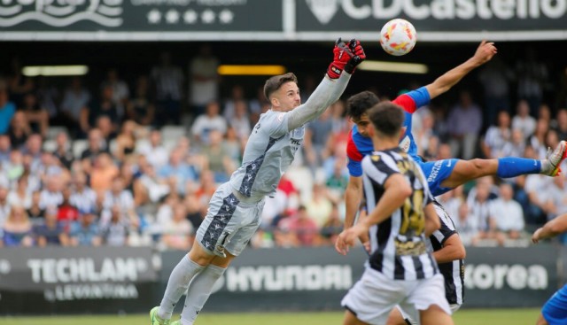 Alfonso Pastor echa el cerrojo a la portería del Castellón: un solo gol encajado en seis partidos