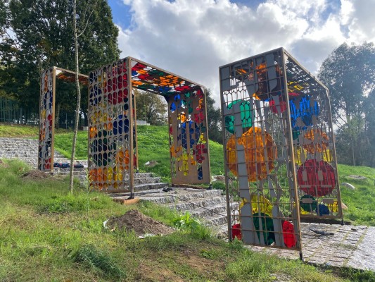 Trashformaciones instala sus esculturas recicladas en espacios públicos de Braga y Madrid