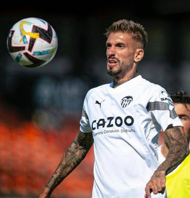 Castillejo entrena con el grupo en una sesión sin Cömert