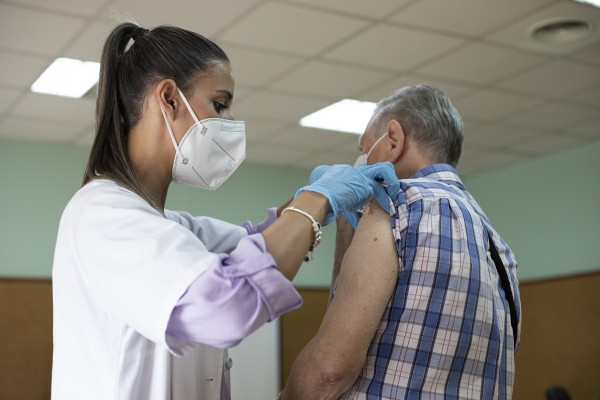Sanidad registra apenas 80.000 reacciones adversas tras las 103 millones de dosis administradas