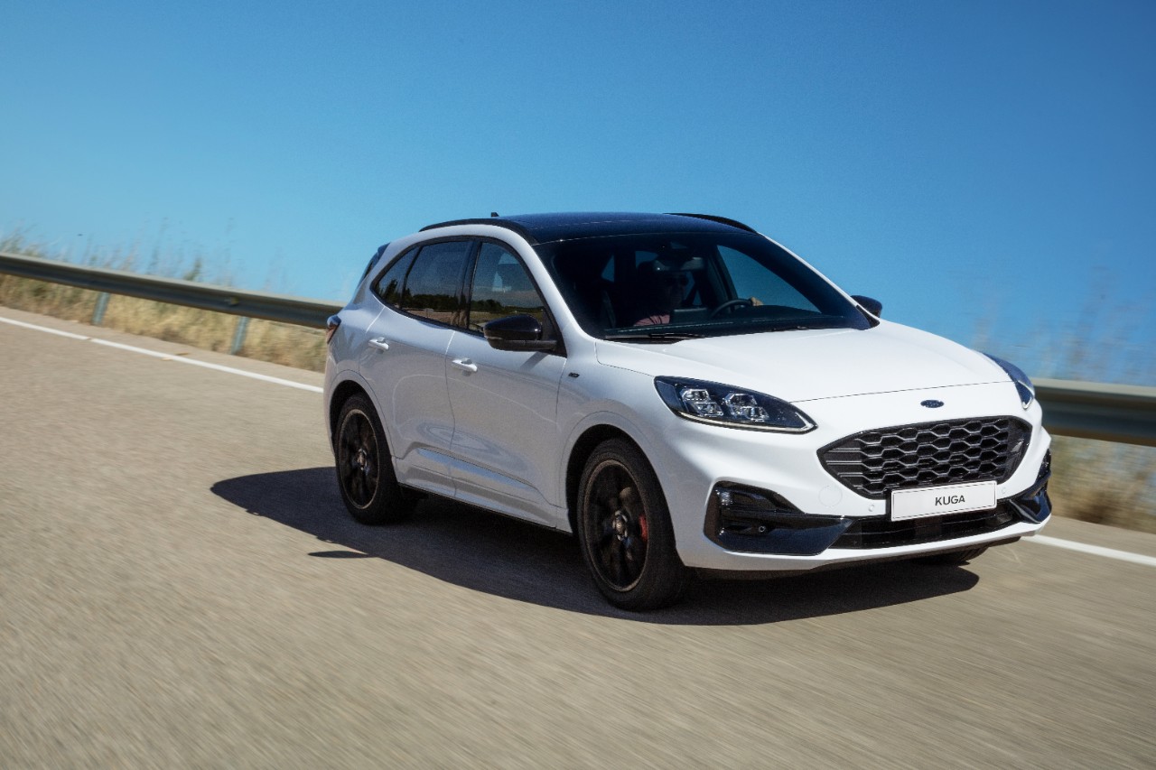 El Ford Kuga Plug-In Hybrid, disponible con paquete Black y asientos confort