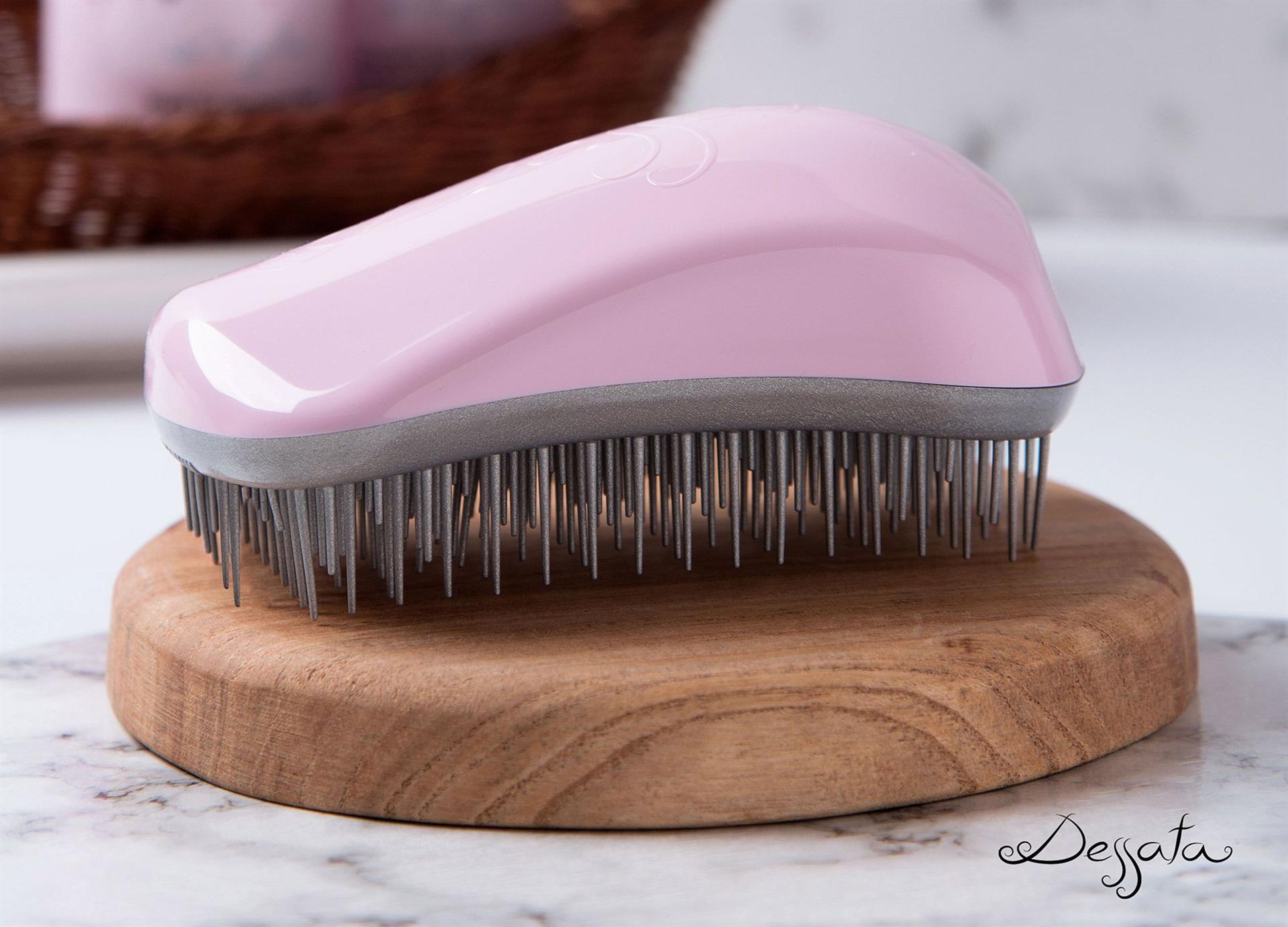 Dessata cumple 10 años como pionera en el diseño de cepillos que no rompen el pelo