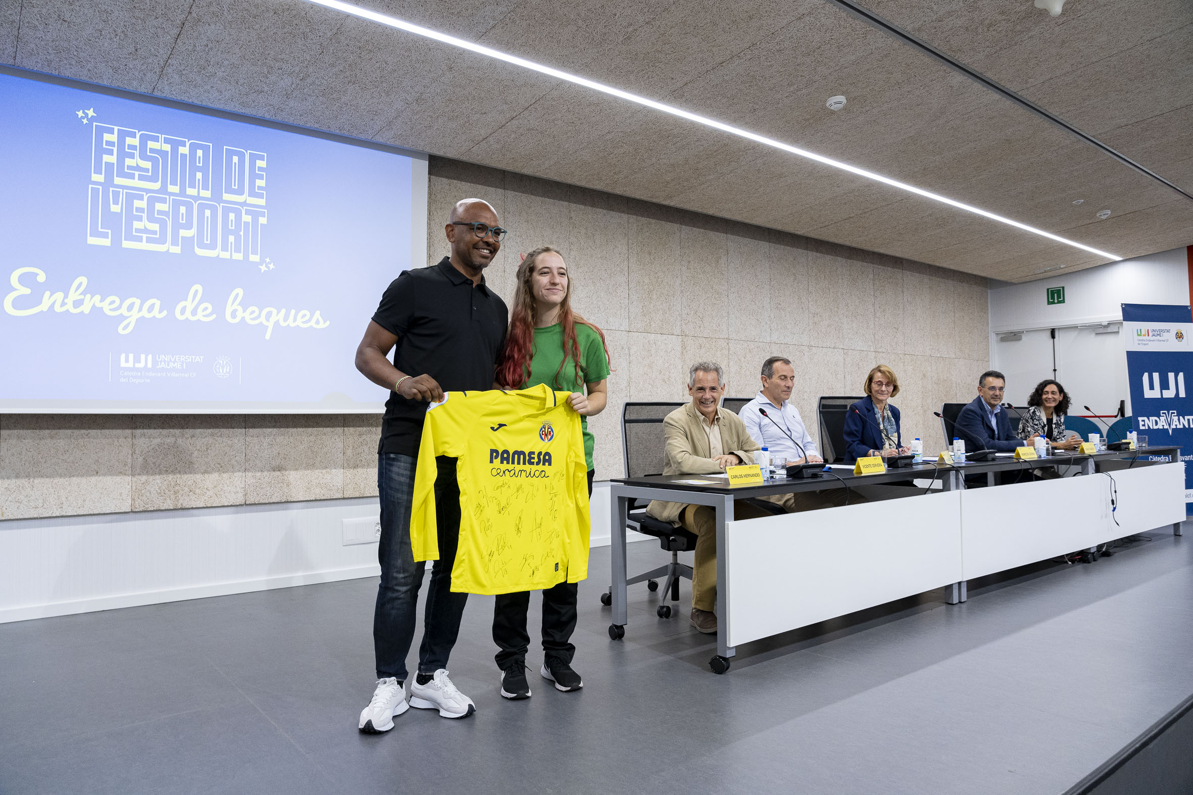 El Villarreal CF beca a 61 deportistas de élite de la Universitat Jaume I 