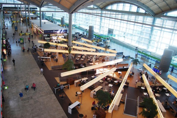 Aerolíneas programan un 13% y un 9% más de asientos para invierno en Valencia y Alicante