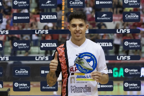 Darío Gil, mejor gol y MVP de Primera: 