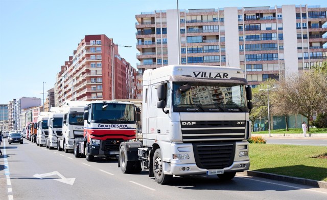 El Gobierno concede 436 millones en ayudas a 69 empresas para descarbonizar el transporte