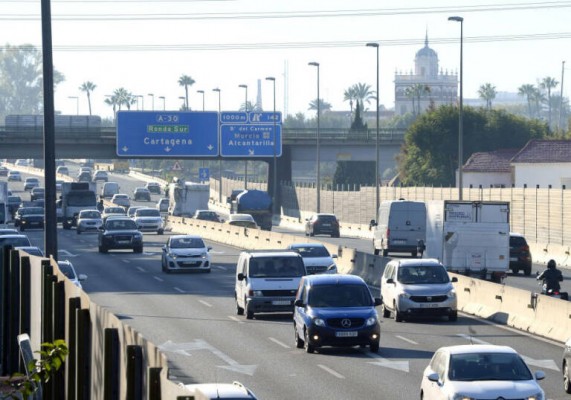 La contaminación da un respiro a Murcia y la alerta se queda en el nivel más leve