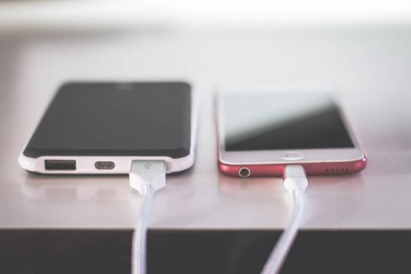 La Unión Europea da el último paso para imponer el cargador universal desde otoño de 2024