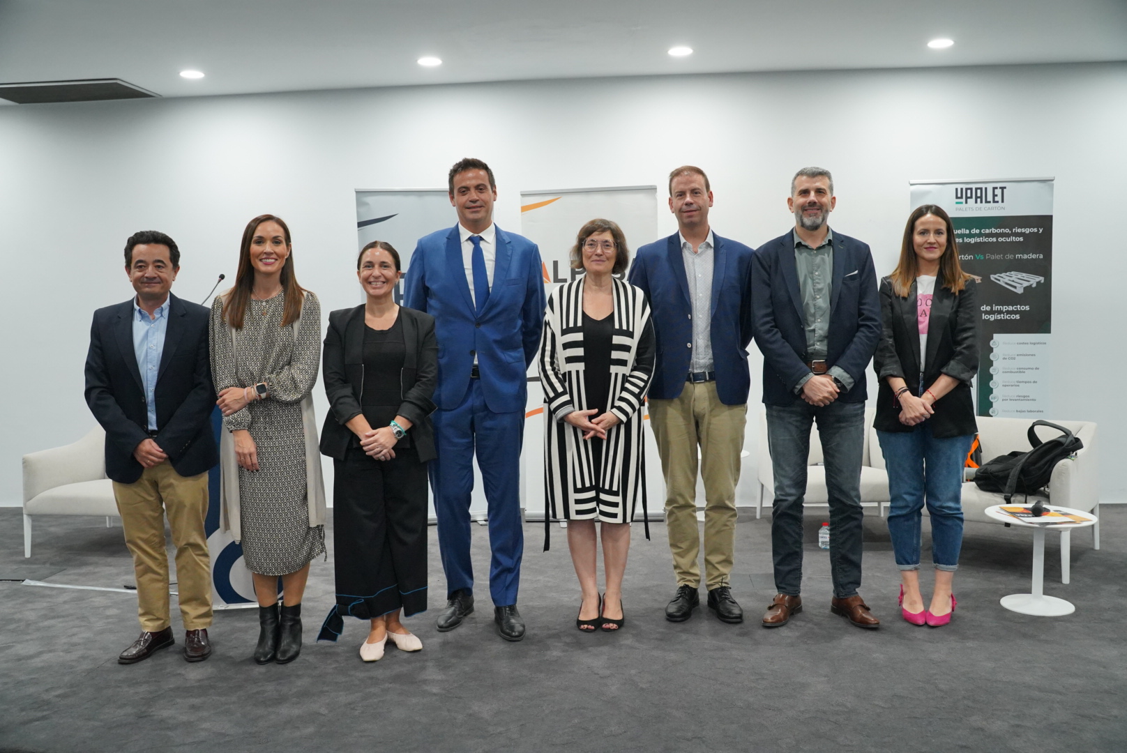 De izquierda a derecha; Iñaki Sacedo, Marian Garrigues, Isabel Castillo, Sergio Altur, Sonia Tirado, Javier Altur, Jesús Pérez y Lorena García. Foto: ALPESA - 