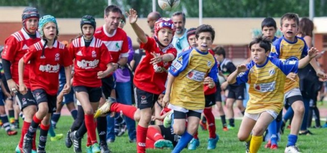 Benicàssim trabaja en la promoción del rugby en los centros educativos