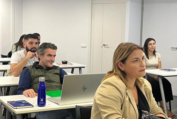 IEM Business School arranca con éxito 8 másters sobre tendencias digitales en marketing y digital Business