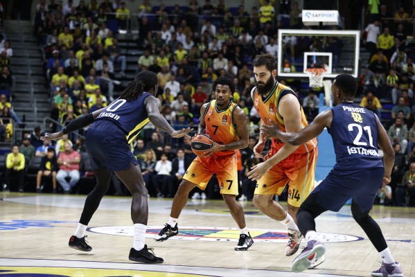El Valencia quiere trasladar su mejoría a la ACB y ganar en pista Obradoiro