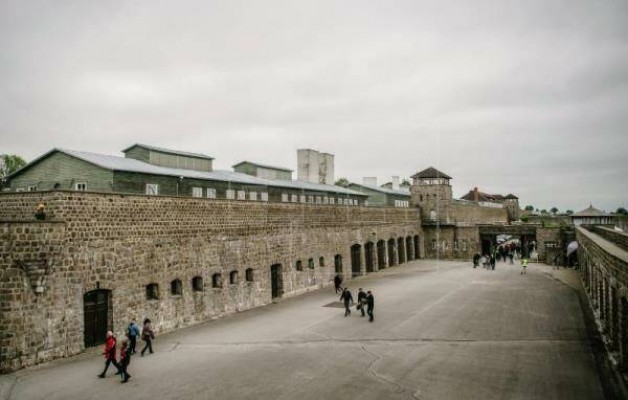 'Los 27 de Mauthausen' dignifica la memoria de deportados de la Plana Baixa
