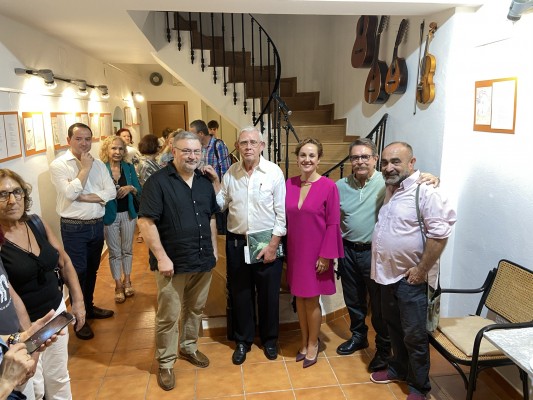 Antonio Molina y Luis Bolumar exponen poemas y dibujos del poemario 'Al borde del recuerdo'