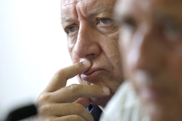 El Ayuntamiento de Vila-real habilita un espacio con un libro de condolencias para despedir a Llaneza