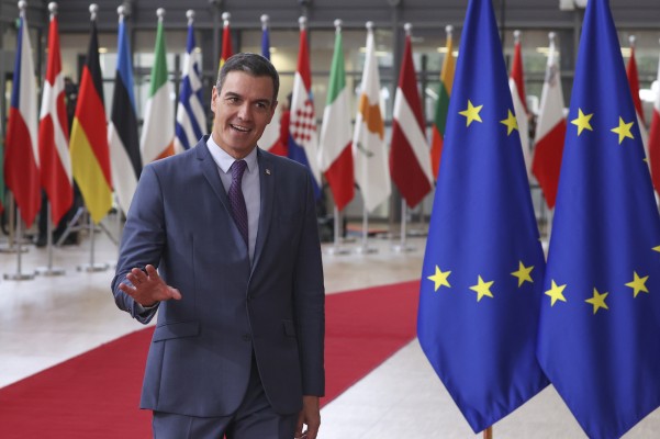 Sánchez señala que hay ayudas adicionales fuera del Perte VEC para los proyectos del automóvil