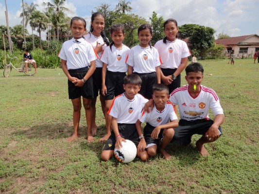 La Fundació Valencia CF colabora en un torneo solidario en Camboya