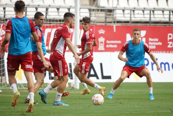 El Real Murcia persigue en Bilbao parecerse al visitante del arranque de curso