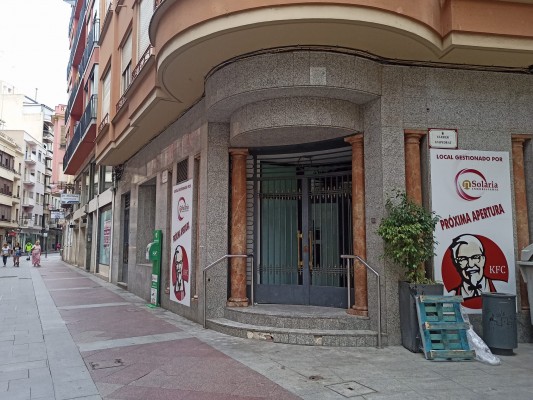 Menos pizzerías 'clásicas' en Elche y más japoneses mientras la Corredora se anota otro fichaje: KFC