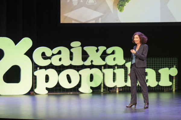 Elsa Punset explica a los clientes de Caixa Popular cómo mejorar la vida cambiando los hábitos