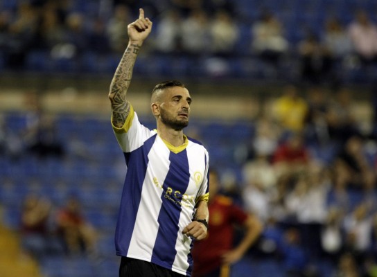 Veteranos del Hércules y de España empatan en el partido del Centenario del club blanquiazul