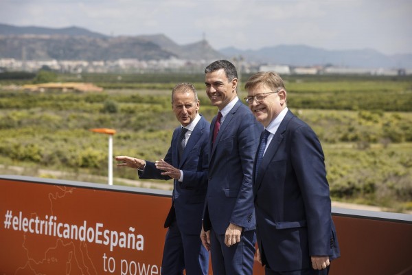 Puig confía en que Volkswagen y el Gobierno encuentren una solución porque la gigafactoría es 