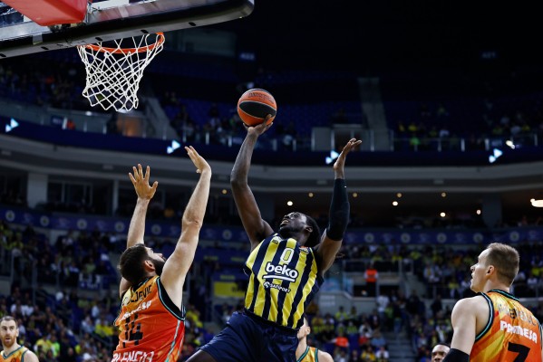 El Valencia Basket se queda sin ideas en la segunda parte 