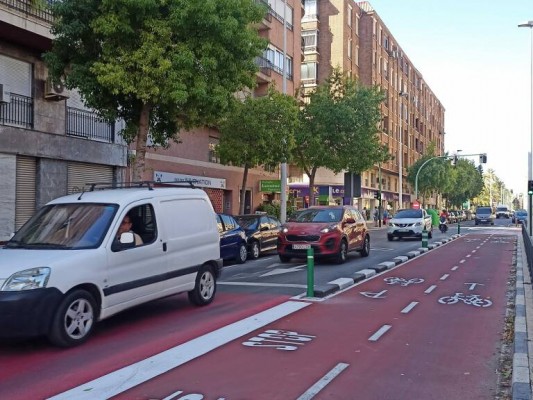 La ONCE advierte sobre la falta de seguridad de los carriles bici de Elche para personas invidentes