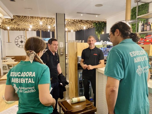 Castelló facilita la separación de la materia orgánica a hostelería y comedores escolares