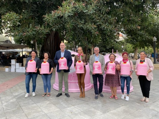 Alicante instala cuatro contenedores de vidrio rosa para ayudar en la lucha contra el cáncer de mama
