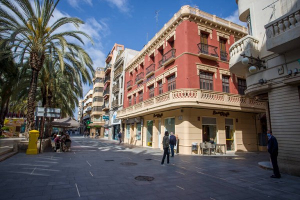 Comercio vende en la mañana del jueves 1,2 millones de euros de bonos al consumo: esta tarde, más