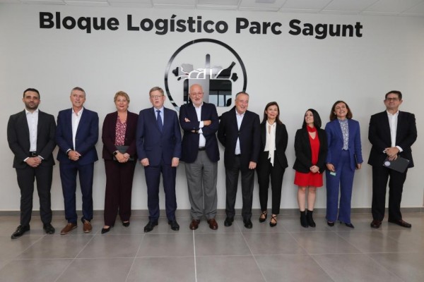 Puig remarca la importancia de empresas tractoras como Mercadona en la visita a su bloque logístico en Sagunto